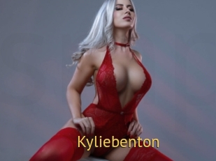 kyliebenton Smilin Pussy